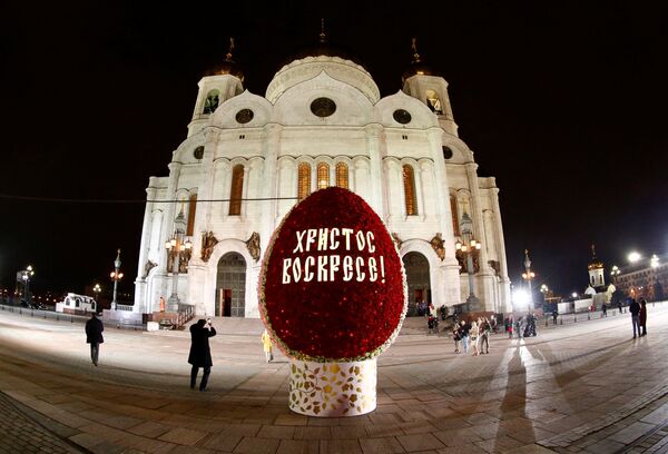Инсталляция в виде яйца перед Храмом Христа-Спасителя в Москве - Sputnik Lietuva