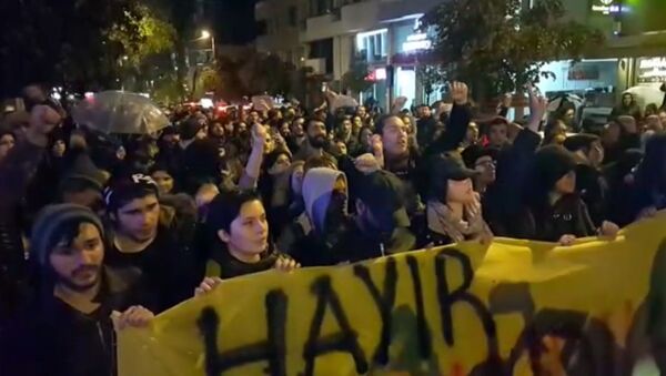 Тысячи стамбульцев вышли на марш против результатов референдума в Турции - Sputnik Lietuva