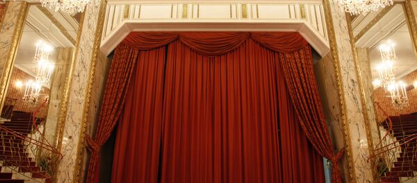 Красный занавес в театре - Sputnik Литва