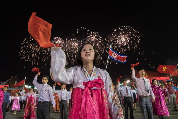 Праздничные мероприятия, посвященные 105-й годовщине со дня рождения Ким Ир Сена, в КНДР - Sputnik Литва