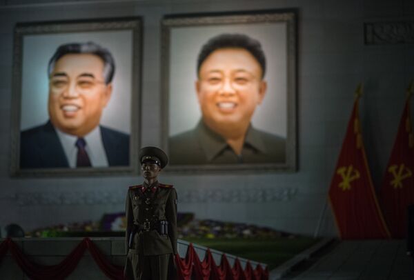 Праздничные мероприятия, посвященные 105-й годовщине со дня рождения Ким Ир Сена, в КНДР - Sputnik Lietuva