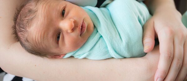 Мать с младенцем Мать с младенцем - Sputnik Lietuva