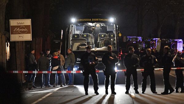 Автобус Боруссии после терракта - Sputnik Литва