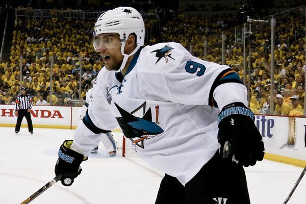 Хоккеист Дайнюс Зубрус Хоккеист Дайнюс Зубрус - Sputnik Литва