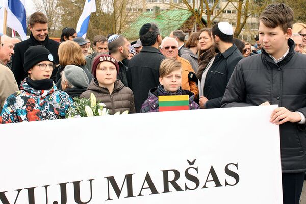 Марш живых возглавляли школьники еврейской гимназии Вильнюса - Sputnik Литва
