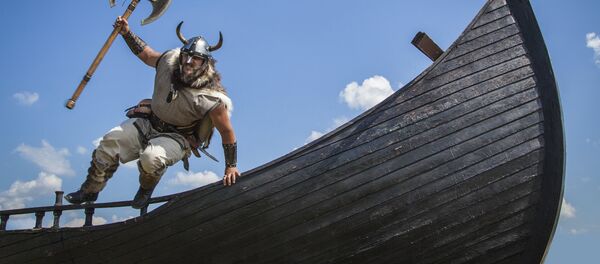 Викинг в лодке - Sputnik Литва