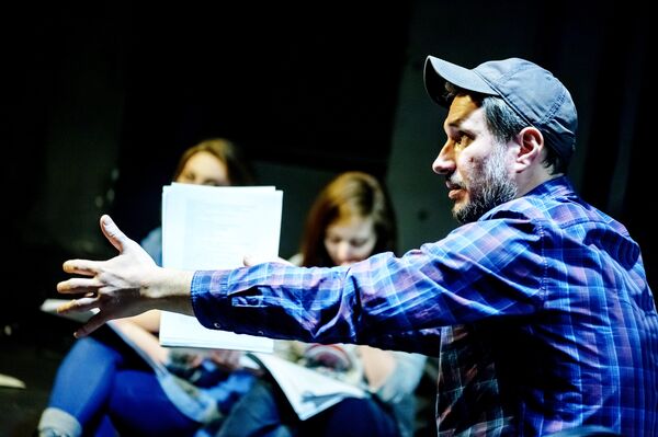 Репетиция пьесы Ад и мир в Театре.doc - Sputnik Литва