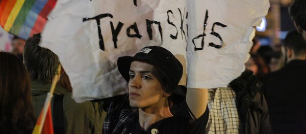 Трансексуал на митинге - Sputnik Литва