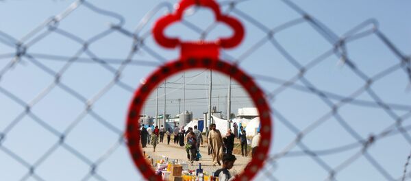 Беженцы из Мосула в зеркале в лагере Хейзер Беженцы из Мосула в зеркале в лагере Хейзер - Sputnik Lietuva