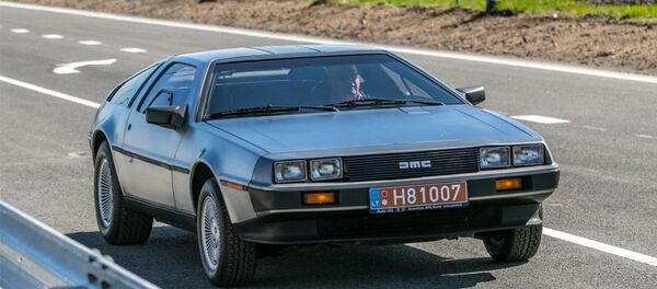 Мэр Каунаса едет по отремонтированной дороге Мэр Каунаса едет по отремонтированной дороге - Sputnik Lietuva