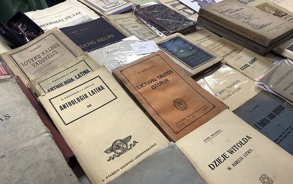 Коллекция старых учебников по разным предметам на литовском и польском языке - Sputnik Литва