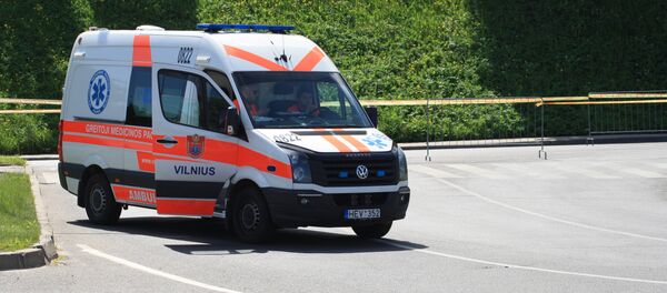 Скорая помощь дежурит во время марафона We run Vilnius Скорая помощь дежурит во время марафона We run Vilnius - Sputnik Литва