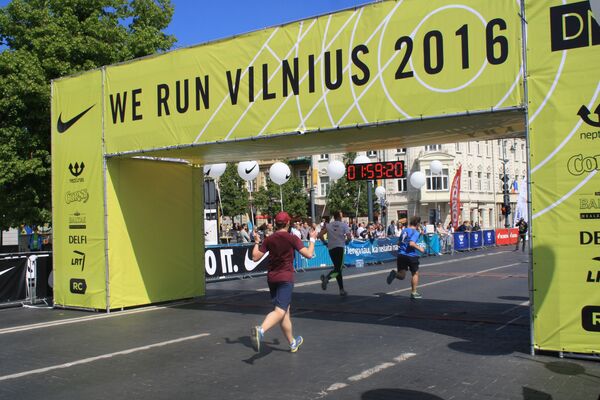 Бегуны финишируют на марафоне We run Vilnius - Sputnik Lietuva