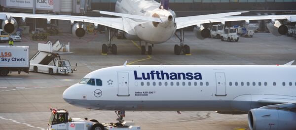 Самолет Lufthansa в аэропорту Франкфурта Самолет Lufthansa в аэропорту Франкфурта - Sputnik Lietuva
