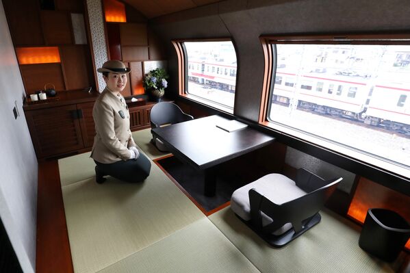 Поезд Shiki-Shima от компании East Japan Railway - Sputnik Литва