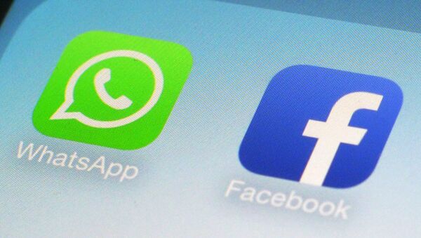 Приложения WhatsApp и Facebook - Sputnik Литва