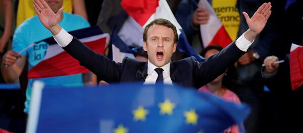 Кандидат в президенты Франции Эммануэль Макрон Кандидат в президенты Франции Эммануэль Макрон - Sputnik Lietuva