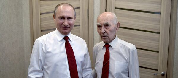 Президент РФ В. Путин побывал в гостях у бывшего представителя КГБ СССР - Sputnik Lietuva