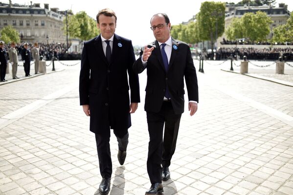 Нынешний президент Франции Франсуа Олланд и избранный президент Эммануэль Макрон - Sputnik Литва