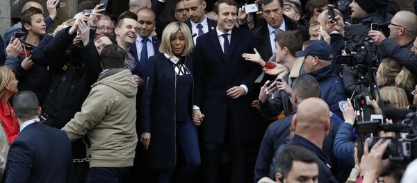 Эммануэль Макрон и его жена Брижит Трогне - Sputnik Lietuva