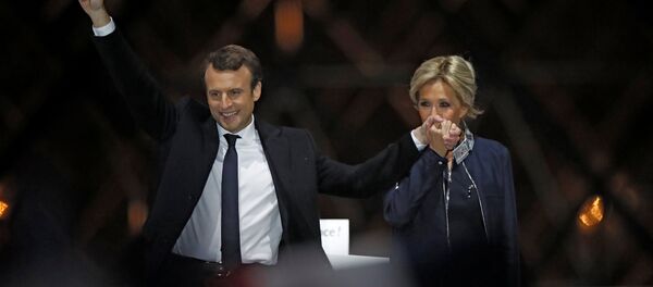 Президент Франции Эммануэль Макрон и его жена Брижит Трогне - Sputnik Литва