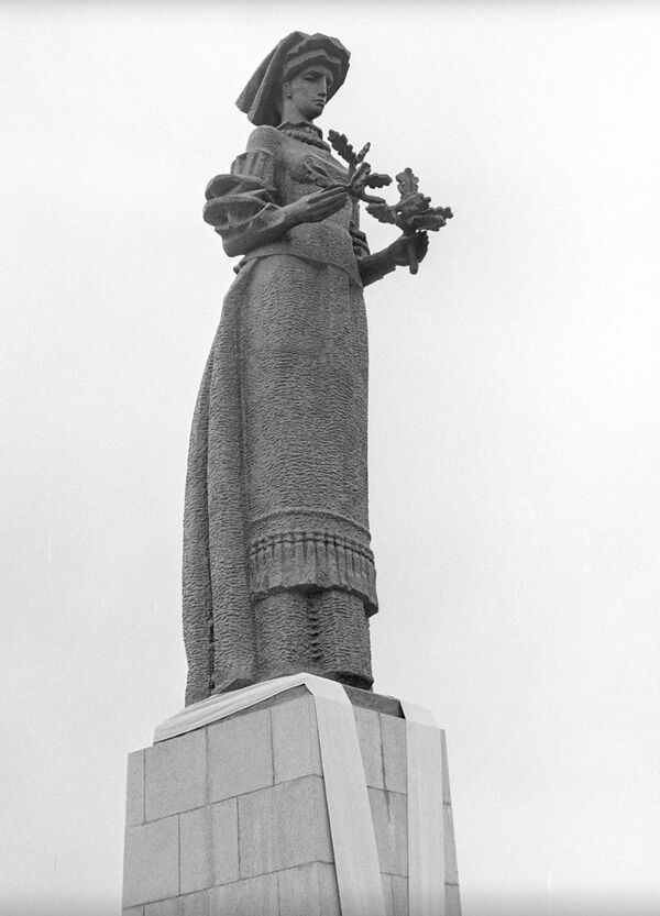 Монумент Советской Армии — освободительнице в Крижкальнисе - Sputnik Lietuva