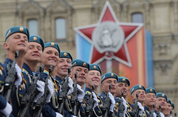 Военный парад, посвящённый 72-й годовщине Победы в ВОВ - Sputnik Литва