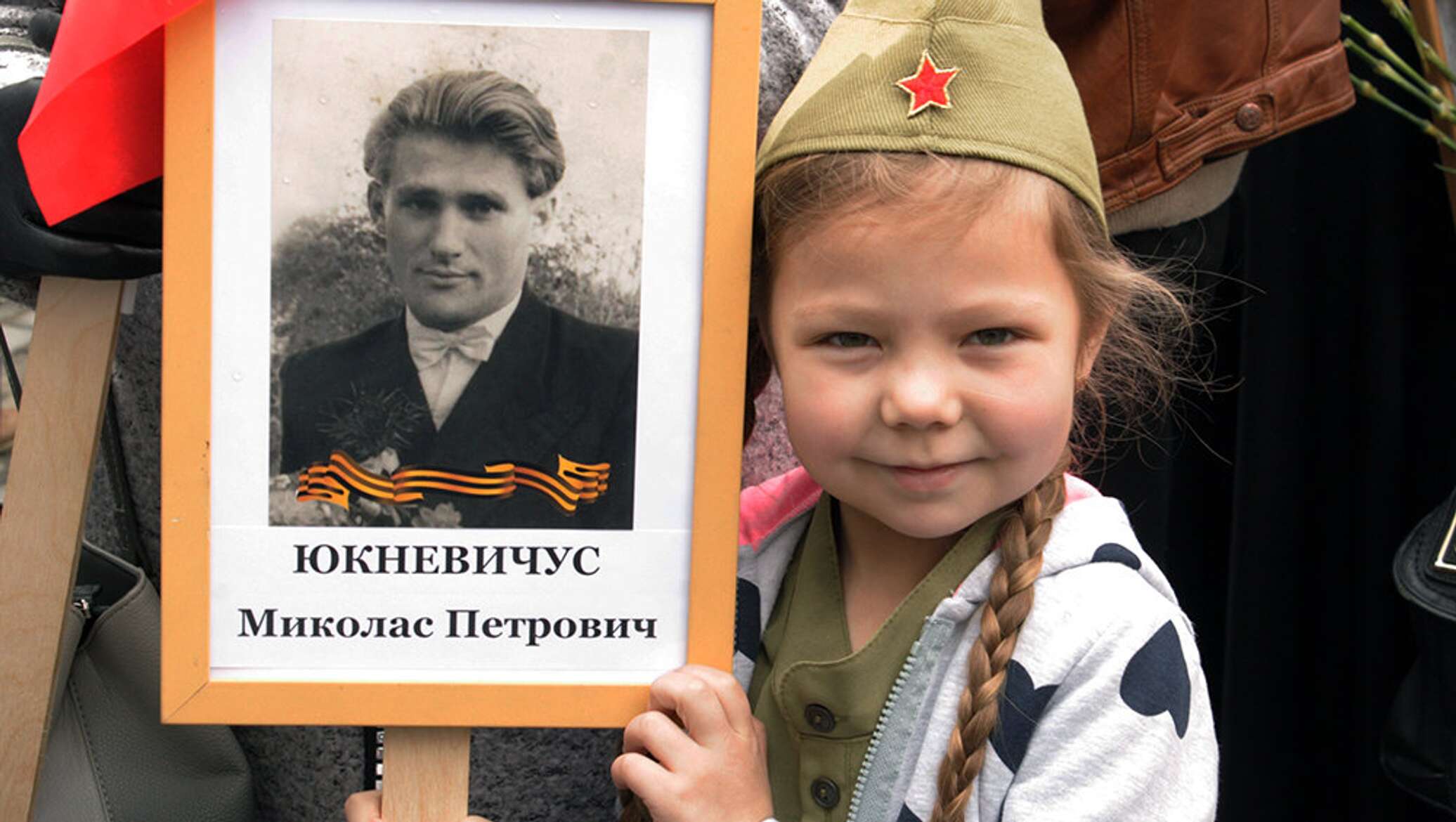 бессмертный полк портреты выбросили