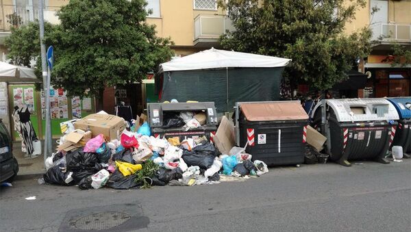 Завалы мусора в Риме - Sputnik Литва