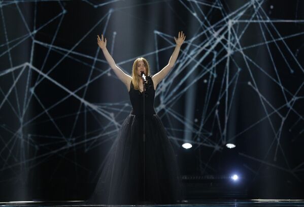 Бельгийская певица Бланш исполняет песню Огни города - Sputnik Литва