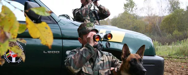 Литовские пограничники со служебной собакой - Sputnik Lietuva