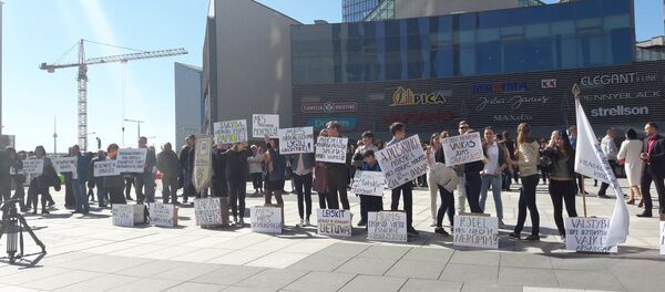 Митинг на площади Европы против реорганизации школ Митинг на площади Европы против реорганизации школ - Sputnik Литва