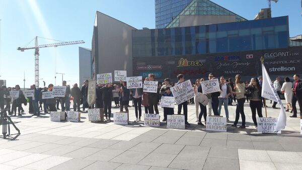 Митинг на площади Европы против реорганизации школ - Sputnik Литва