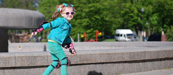 Девочка на роликах Девочка на роликах - Sputnik Lietuva