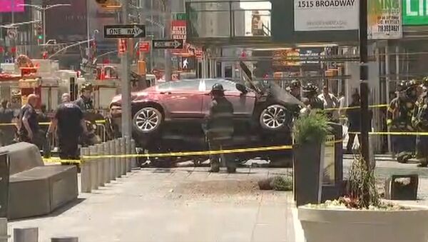 Ситуация на Таймс-сквер в Нью-Йорке, где автомобиль наехал на пешеходов - Sputnik Lietuva