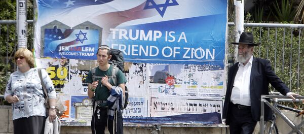 Плакат о Трампе в Израиле - Sputnik Литва