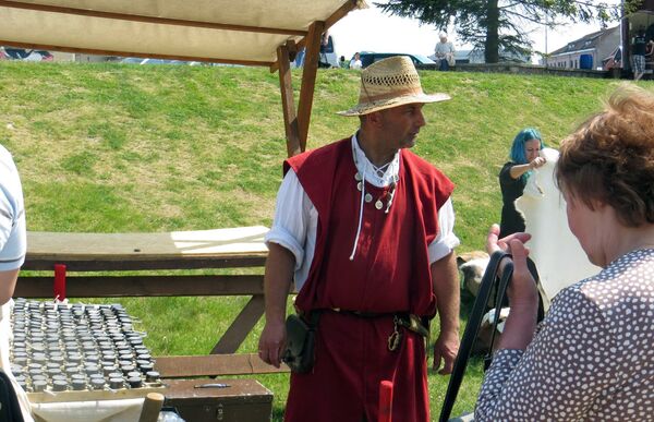 Этот мастер отливает монеты и печати - Sputnik Литва