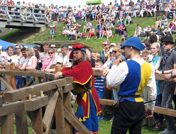 В красном - один из членов судейской команды - Sputnik Литва