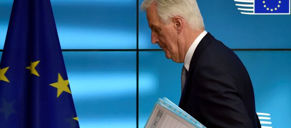 Мишель Бранье покидает пресс-конференцию - Sputnik Литва