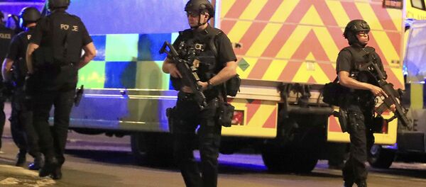 Ситуация возле Манчестер Арены после взрыва - Sputnik Литва