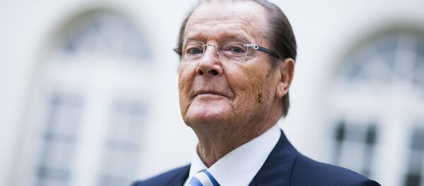 Британский актер Роджер Мур Британский актер Роджер Мур - Sputnik Литва