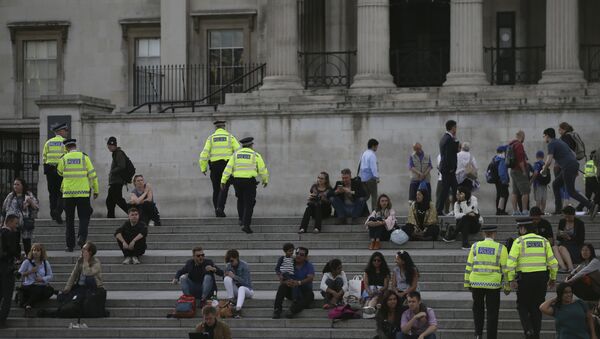 Полицейские патрулируют Трафальгарскую площадь в Лондоне - Sputnik Литва