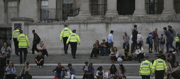 Полицейские патрулируют Трафальгарскую площадь в Лондоне Полицейские патрулируют Трафальгарскую площадь в Лондоне - Sputnik Литва