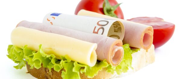 Бутерброд и купюра Бутерброд и купюра - Sputnik Lietuva