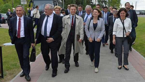 Зарубежные дипломаты приехали на экскурсию по БелАЭС - Sputnik Литва