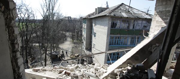 Жизнь в прифронтовом поселке Донецк-Северный в Донбассе, архивное фото - Sputnik Литва