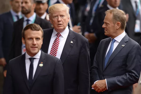 Президент Франции Эммануэль Макрон, президент США Дональд Трамп и президент Европейского совета Дональд Туск Президент Франции Эммануэль Макрон, президент США Дональд Трамп и президент Европейского совета Дональд Туск - Sputnik Lietuva