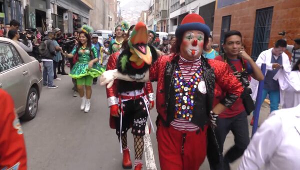 И никаких страшилок: в Перу прошел праздник клоунов - Sputnik Литва