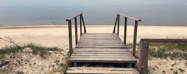 Совсем скоро на пляже откроются многочисленные кафе Совсем скоро на пляже откроются многочисленные кафе - Sputnik Литва