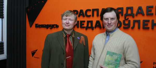 Председатель правления учреждения Евразийское партнерство Дмитрий Кармазин и один из основателей евразийского движения в РФ, кандидат исторических наук Олег Лушников - Sputnik Литва